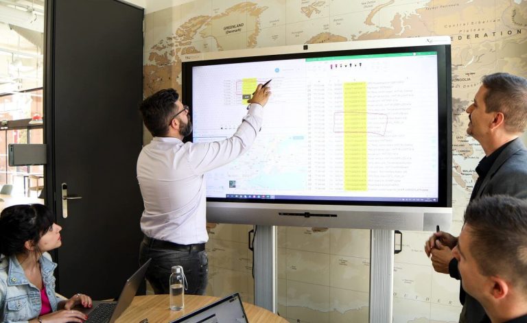 Read more about the article Behind the Touch Technology of Newline Interactive Displays