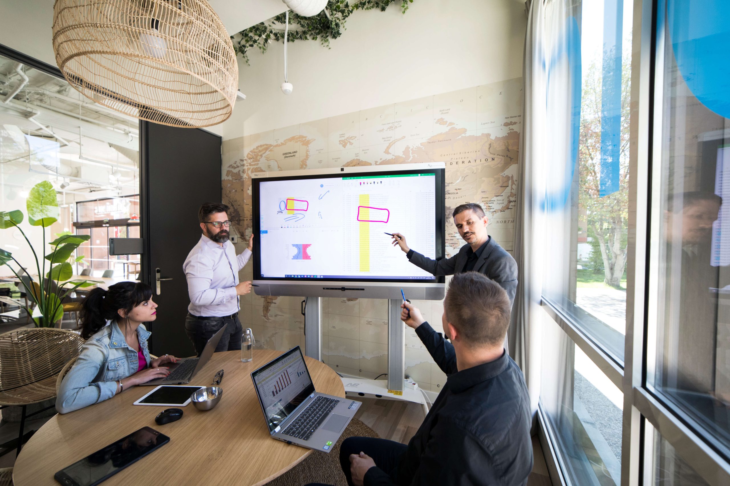 Lees meer over het artikel Find out how interactive displays are driving telework