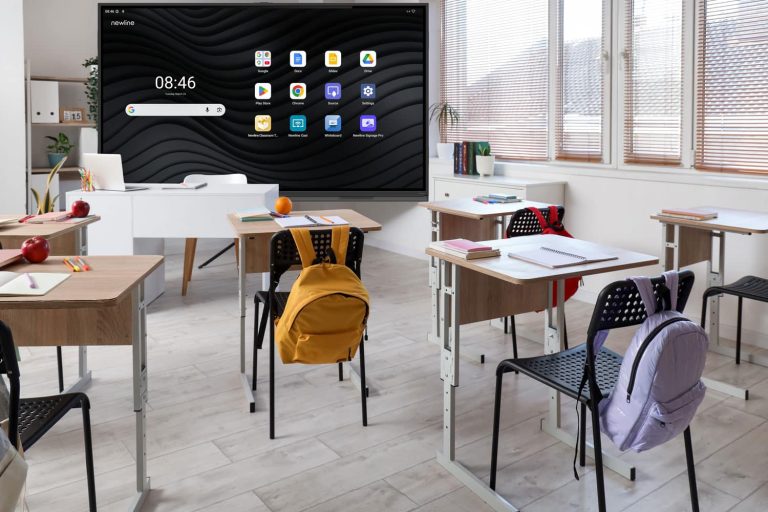 Read more about the article Interactive Displays in the Classroom: benefits for learning and their role in the debate on educational technology